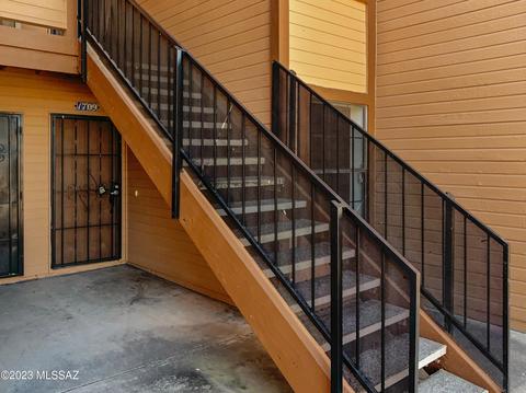 1709 W Midvale Village Dr, Tucson, AZ 85746
