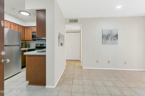 1810 E Blacklidge Dr #104, Tucson, AZ 85719