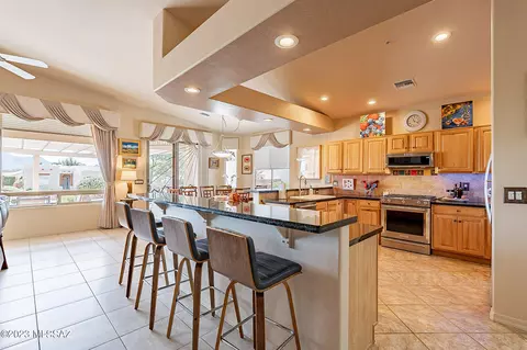 2747 S Chipshot Dr, Green Valley, AZ 85614