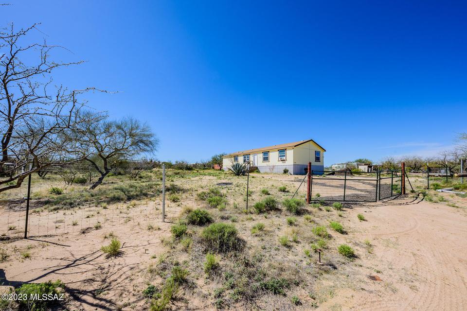  14225 W Lodorie Ln, Tucson, AZ 85736 photo 2