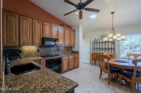2056 E Desert Fox Dr, Green Valley, AZ 85614 photo 16
