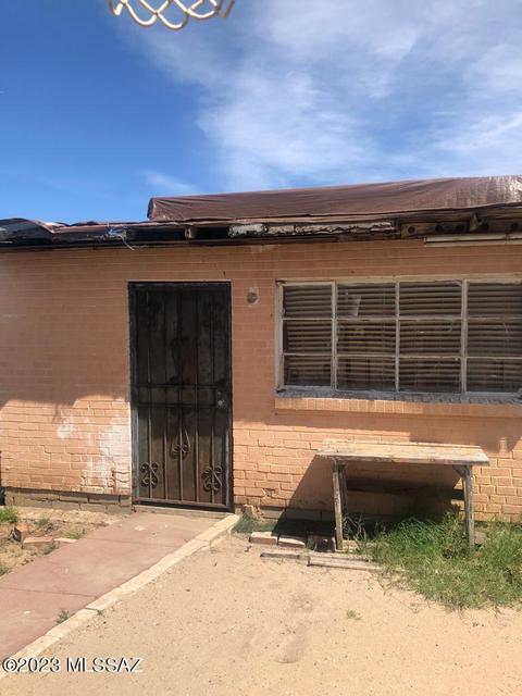 905 S Kroeger Ln, Tucson, AZ 85745