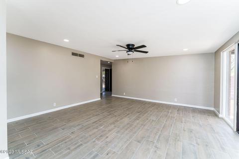 8101 E Baker Dr, Tucson, AZ 85710 photo 13
