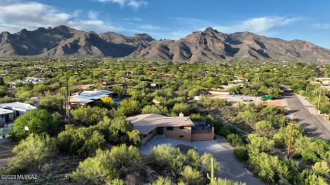 1001 E Camino De Los Padres, Tucson, AZ 85718