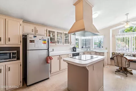 7676 W Platinum Dr, Tucson, AZ 85735