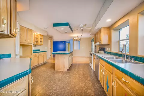 13575 E Kahlua Rd, Vail, AZ 85641 photo 9