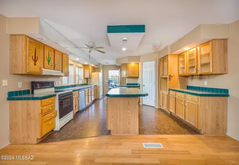 13575 E Kahlua Rd, Vail, AZ 85641 photo 6