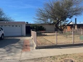 7198 N Northlight Dr, Tucson, AZ 85741