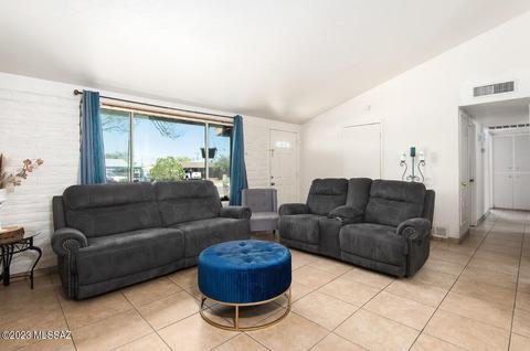 811 W Baffin Dr, Tucson, AZ 85756