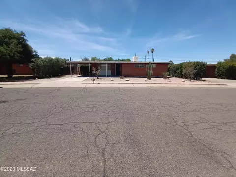 7202 E Sylvane Dr, Tucson, AZ 85710 photo 2