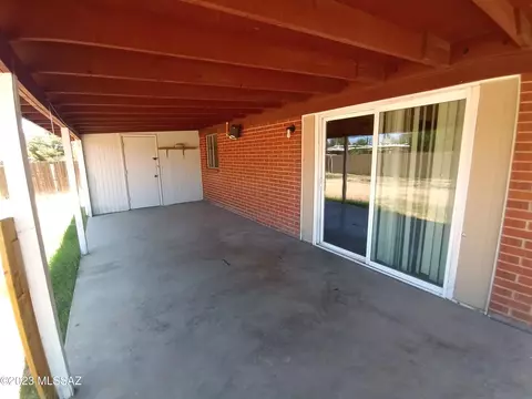 7202 E Sylvane Dr, Tucson, AZ 85710 photo 9