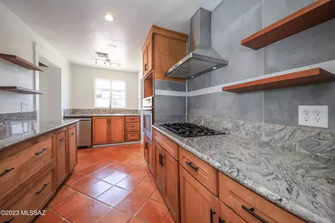 6232 E Sylvane St, Tucson, AZ 85711 photo 5