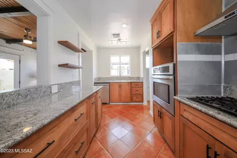 6232 E Sylvane St, Tucson, AZ 85711 photo 4