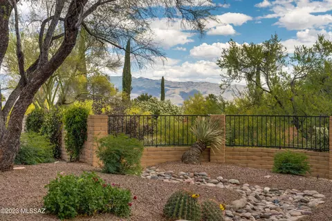 8130 E Ridgewood Dr, Tucson, AZ 85750