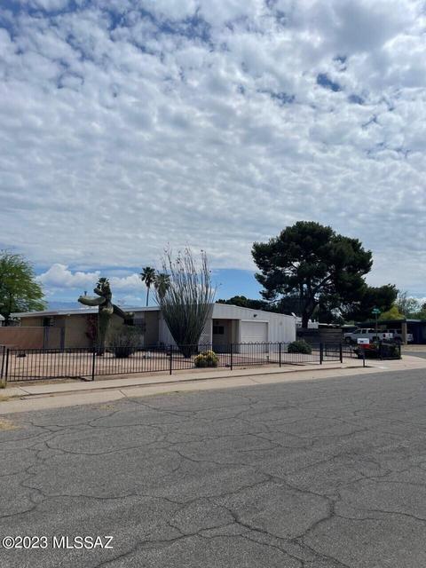 6925 E 42nd St, Tucson, AZ 85730