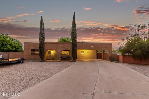 701 N Janal Cir N, Tucson, AZ 85710