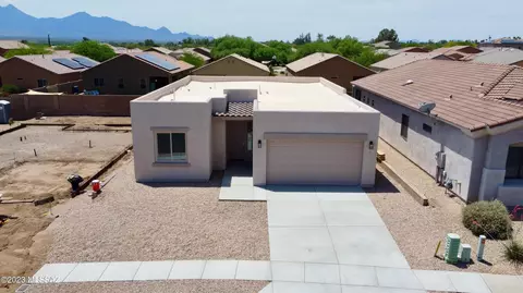 132 E Calle Del Capullo, Green Valley, AZ 85614