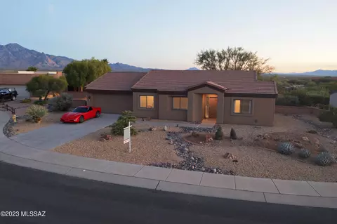 1493 W Hidden Crest Ct, Green Valley, AZ 85622