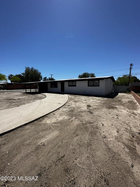 1201 W Edgewater Dr, Tucson, AZ 85704