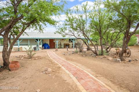 1069 W Hummingbird Ln, Benson, AZ 85602