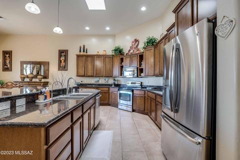 405 E Charleston Pl, Vail, AZ 85641 photo 9