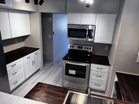 8428 E Corinthian Dr, Tucson, AZ 85715