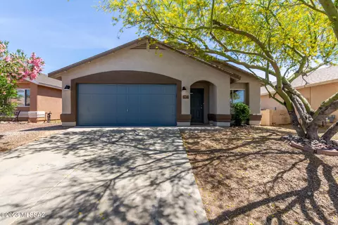 7977 S Lennox Ln, Tucson, AZ 85747