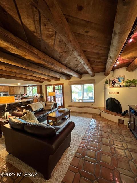 5831 N Camino De La Sombra, Tucson, AZ 85718