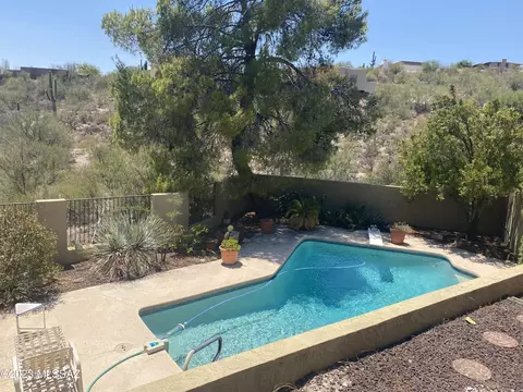 5700 N Via Lozana, Tucson, AZ 85750