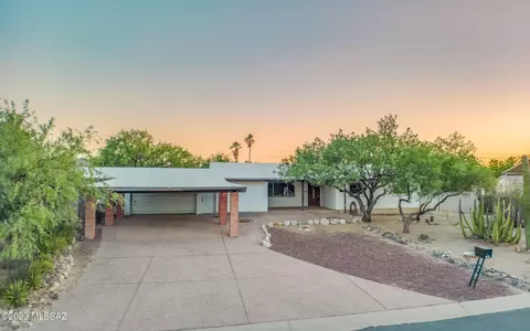8650 E Green Acres Dr, Tucson, AZ 85715