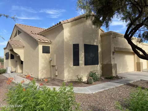 724 N Cedar Bend Ave, Green Valley, AZ 85614