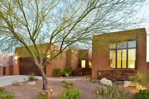 989 W Par Four Dr, Oro Valley, AZ 85755