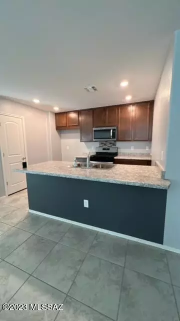 8840 E Stone Meadow Ci Cir, Tucson, AZ 85730