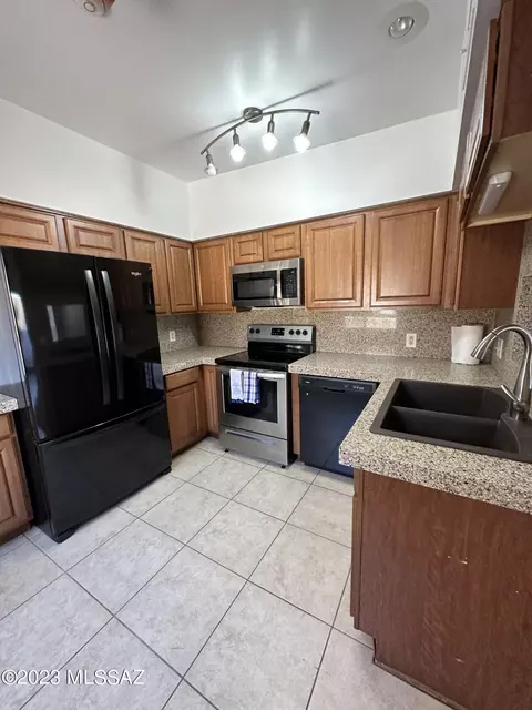 1810 E Blacklidge Dr #417, Tucson, AZ 85719