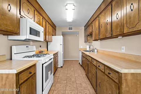 2425 E 19th St, Tucson, AZ 85719 photo 9