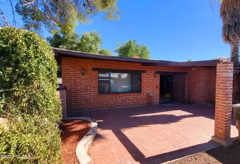 1211 N Swan Rd, Tucson, AZ 85712