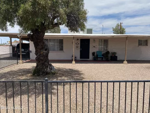 6313 E Baylor Dr, Tucson, AZ 85710 photo 2