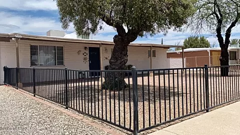 6313 E Baylor Dr, Tucson, AZ 85710