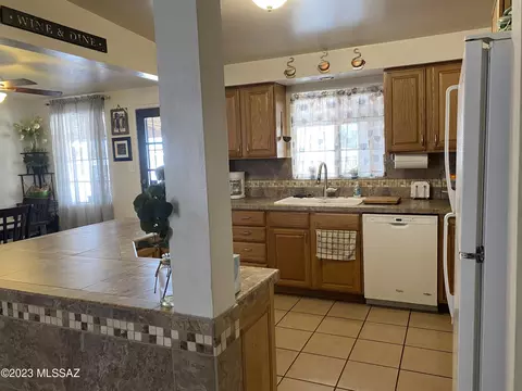 6313 E Baylor Dr, Tucson, AZ 85710 photo 9