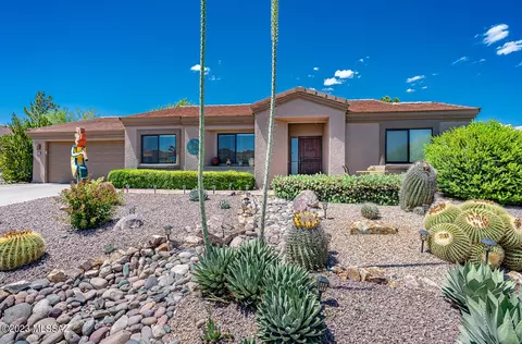 886 W Belltower Dr, Green Valley, AZ 85614