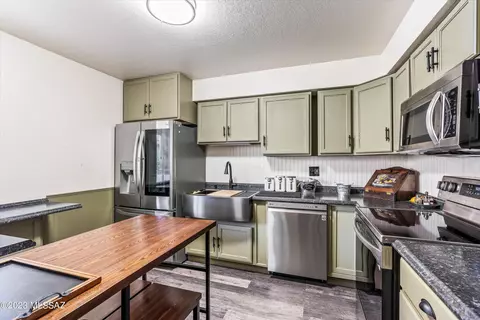 712 W Limberlost Dr #9, Tucson, AZ 85705