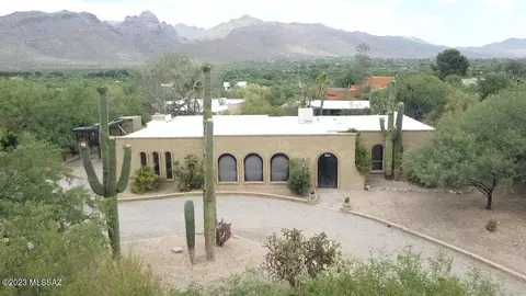 8353 E Sandstone Dr, Tucson, AZ 85750
