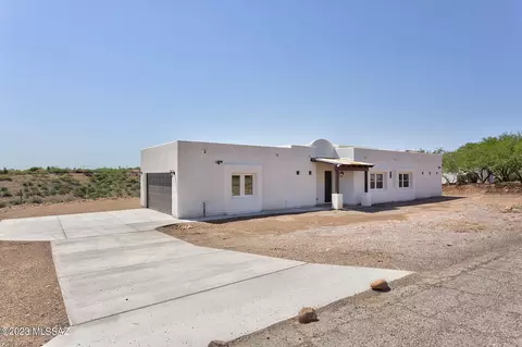 755 Dorotea Ct, Rio Rico, AZ 85648