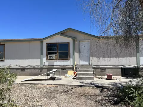 7670 N Desert Wolf Way, Tucson, AZ 85743