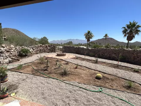 1501 S St Tropaz Pl, Tucson, AZ 85713