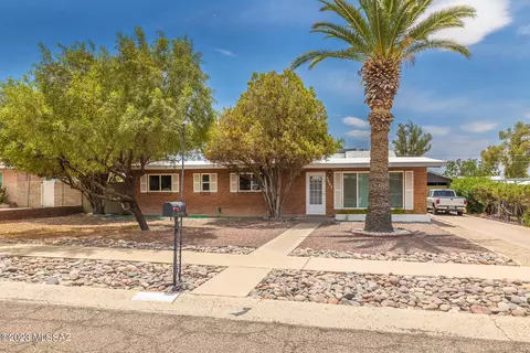 5662 E 13th St, Tucson, AZ 85711