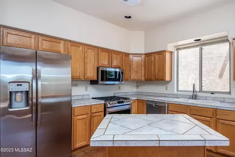 1544 E Painted Colt Loop, Tucson, AZ 85719 photo 10