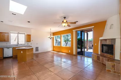 1544 E Painted Colt Loop, Tucson, AZ 85719 photo 8