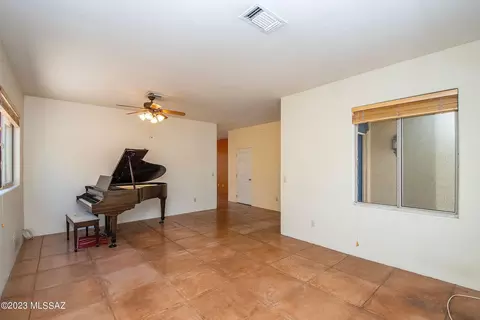 1544 E Painted Colt Loop, Tucson, AZ 85719 photo 6