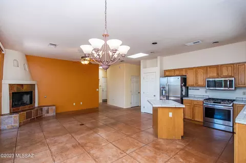 1544 E Painted Colt Loop, Tucson, AZ 85719 photo 7